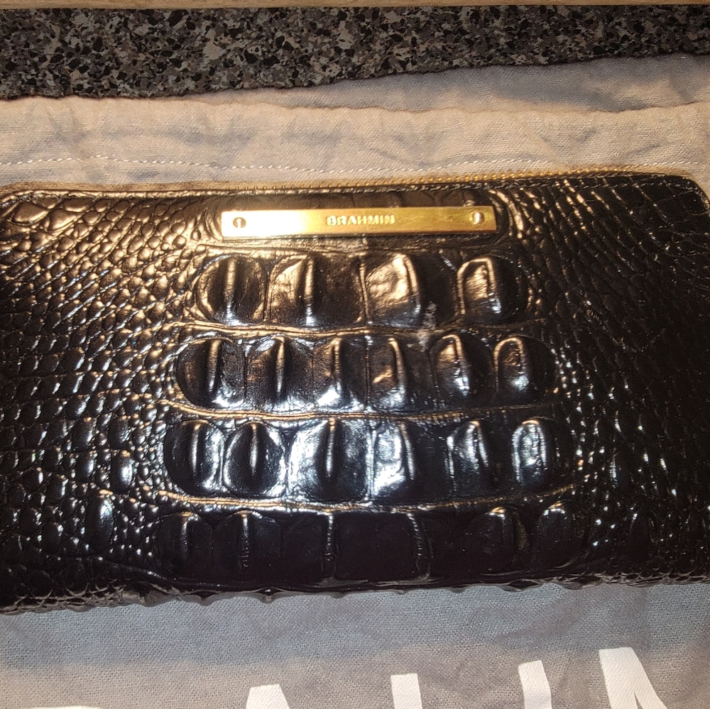 BRAHMIN MELBOURNE SURI BLACK ZIP WALLET